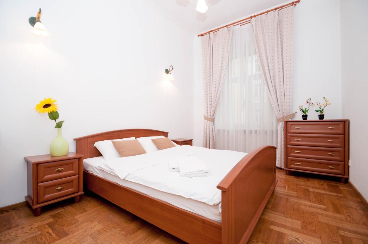 Apartments In The Center On Shota Rustaveli Kiev Exterior foto