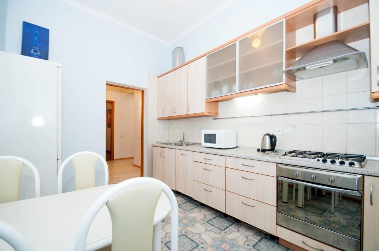 Apartments In The Center On Shota Rustaveli Kiev Exterior foto
